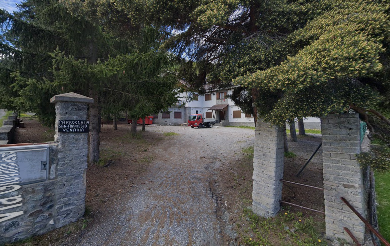 Casa parrocchiale a Cesana
